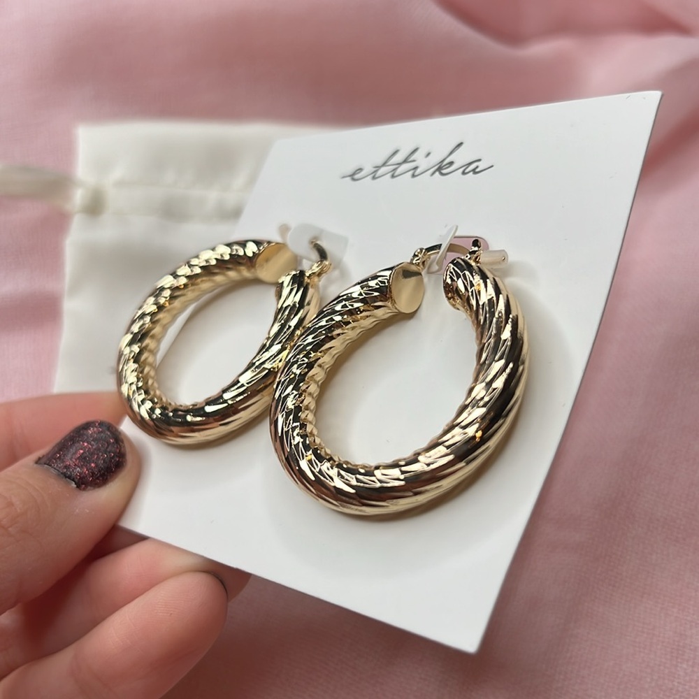Ettika croissant swirled gold thick hoop earrings brand new - Picture 4 of 11